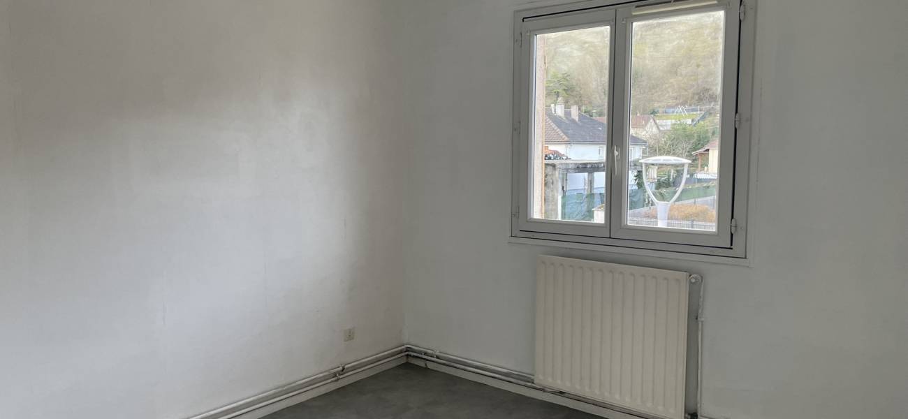 IVRY LA BATAILLE - T5 de 95 m²