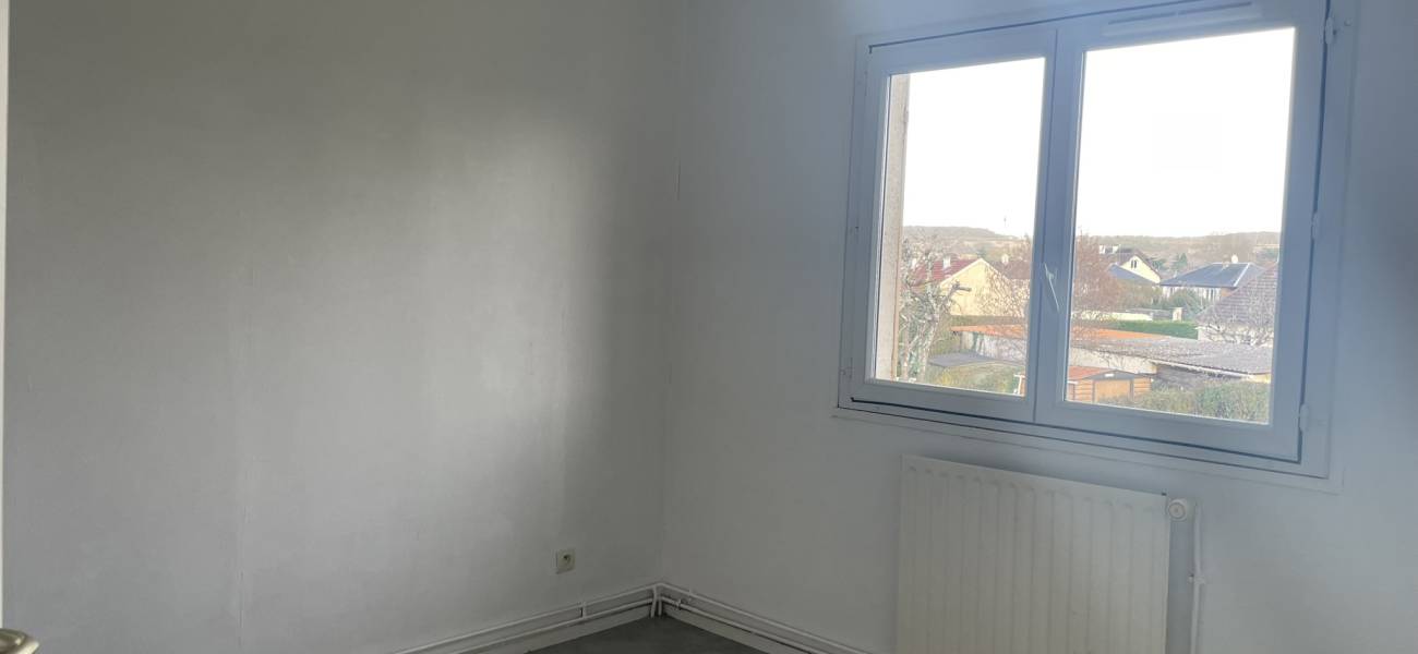 IVRY LA BATAILLE - T5 de 95 m²