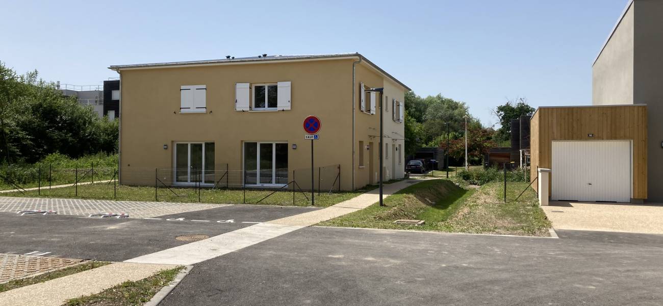 PONT AUDEMER - Parking extérieur