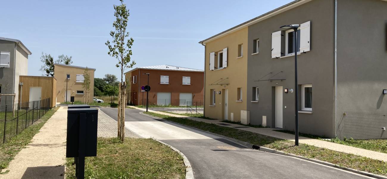 PONT AUDEMER - Parking extérieur